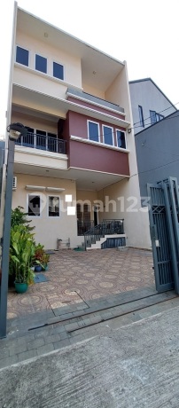 Quick Sale Ready-to-Occupy Minimalist House 7x17 in Sunter Agung Barat, Negotiable Quick Sale Ready-to-Occupy Minimalist House 7x17 in Sunter Agung Barat, Negotiable