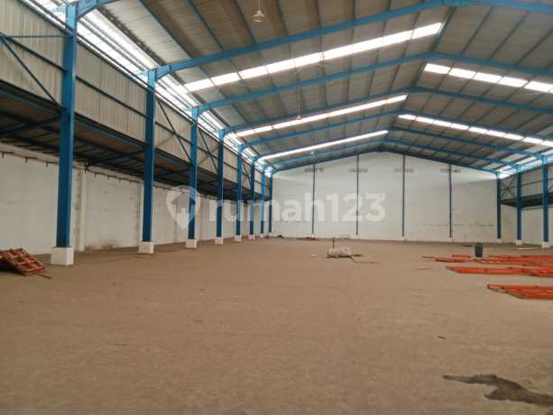 Quick Sale !! Ready-to-Use Warehouse 2,584 sqm with 3-Car Wide Road in Marunda Center Warehousing, Negotiable.