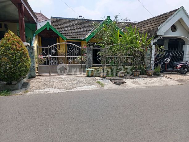 Rumah Siap Huni Lokasi Raya Made Kidul Bagus di Lamongan Kota