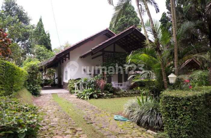 Villa Grand Trawas Mojokerto Hadap Utara Full Furnish