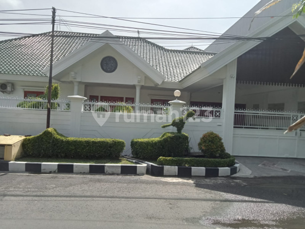Rumah Mewah Kris Kencana Surabaya 1,5 Lantai