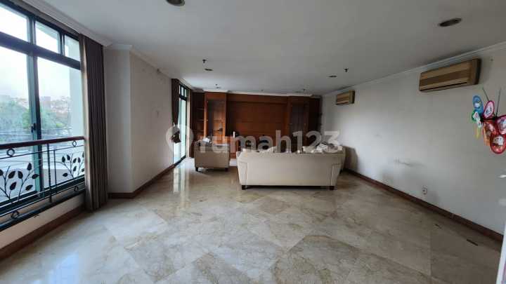 Condominium Graha Family Surabaya Tower Regency Lantai 2 Hadap Utara Semi Furnish