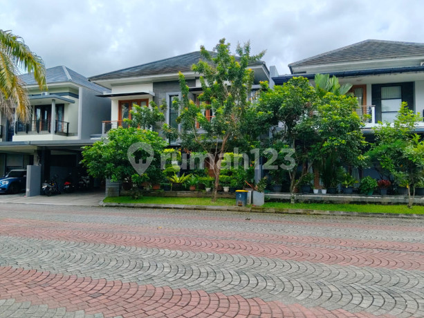 Modern Minimalist Luxury House in the Elite Housing of Bale Hinggil Residence, Jl. Kaliurang KM 8.5 Ngaglik, Sleman, Yogyakarta
