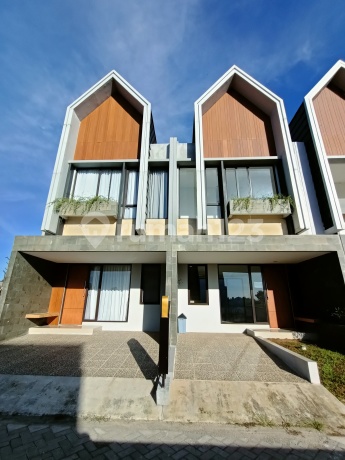 Rumah 3 Lantai Attic Room Di Bogor, 25 Menit Ke KRL Rumah 3 Lantai Attic Room Di Bogor, 25 Menit Ke KRL