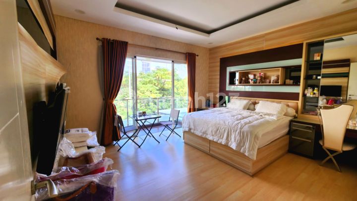 Di Jual/Disewakan Rumah Golf Residence Kemayoran Full Furnish