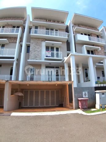 Rumah Sherwood Garden Bagus