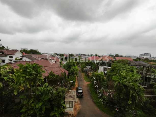 Rumah Hitung Tanah di Jl Yrs Veteran Bintaro Jakarta Selatan