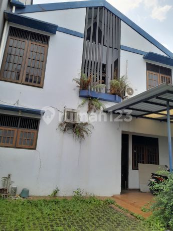 Rumah yang Cocok untuk Kantor Atw Tempat Usaha di Jakarta Selatan