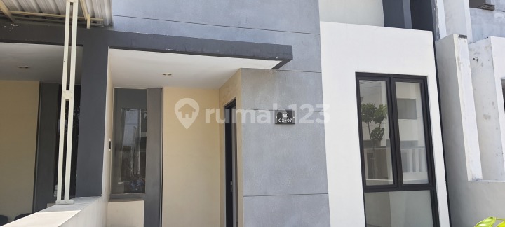 Nice 2-Story House in the Grand Royal Regency Housing Complex, Wage, Taman, Sidoarjo. Nice 2-Story House in the Grand Royal Regency Housing Complex, Wage, Taman, Sidoarjo.