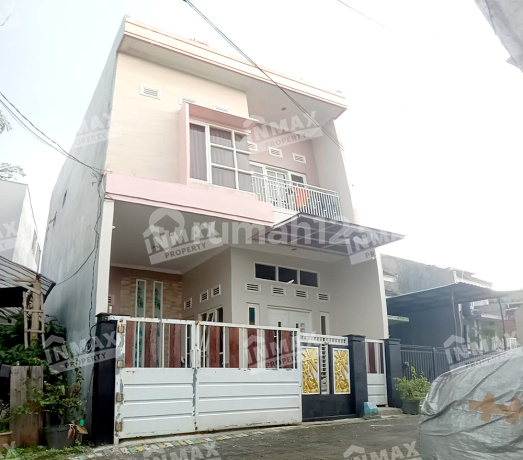 Rumah Kamar Banyak 2 Lantai Joyo Grand Malang, Terawat Siap Huni