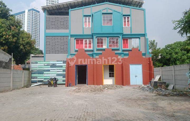 Gedung Baru Serba Guna Di Pinggir Jalan Raya Duri Kosambi, Jkt Brt