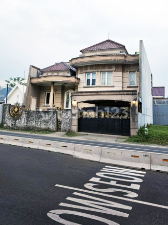 Rumah Semi Furnished Villa Taman Telaga, Citraland Surabaya