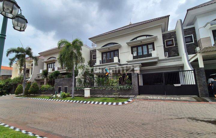 Dijual Rumah Modern Tropis Central Park Klampis Regency
