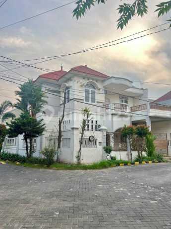 Dijual Rumah Classic Siap Huni di Sutorejo Selatan Dijual Rumah Classic Siap Huni di Sutorejo Selatan