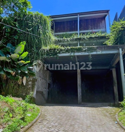 Rumah Cantik Konsep Alam Bukit Baruga di Makassar