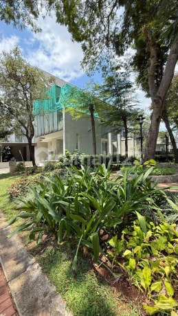 Dijual Cepat.....Rumah Discovery Eola Bintaro Hook Samping Taman