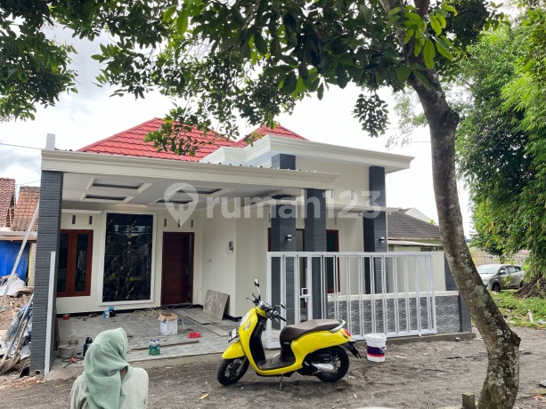 New House 3Km to Malioboro Good House with SHM