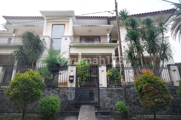LUXURY HOUSE IN KEMANGGISAN, KIJANG KENCANA COMPLEX, WEST JAKARTA