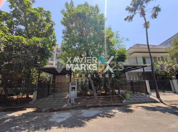 Villa Grand Sungkono House Only 50 Meters Away From Mayjen Sungkono Villa Grand Sungkono House Only 50 Meters Away From Mayjen Sungkono