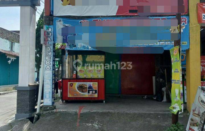Ruko depan jalan ramai di Riung Bandung Gedebage