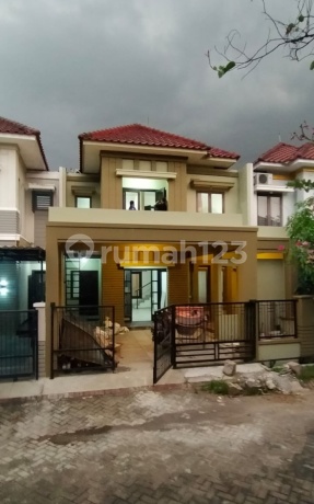 Rumah Modern Minimalis di Green Permata Residence Swadarma, Jakarta Selatan Rumah Modern Minimalis di Green Permata Residence Swadarma, Jakarta Selatan