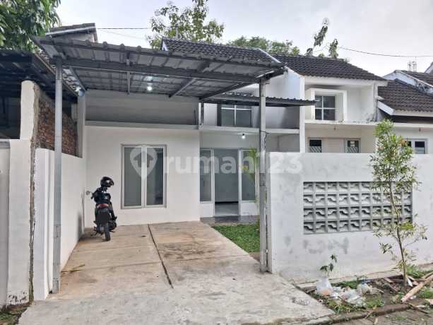 Ready-to-Occupy House in Bukit Kencana Jaya, Meteseh, Tembalang Ready-to-Occupy House in Bukit Kencana Jaya, Meteseh, Tembalang
