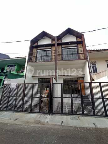 Rumah Baru Keren Akses Lebar Strategis Bebas Banjir di Rawamangun