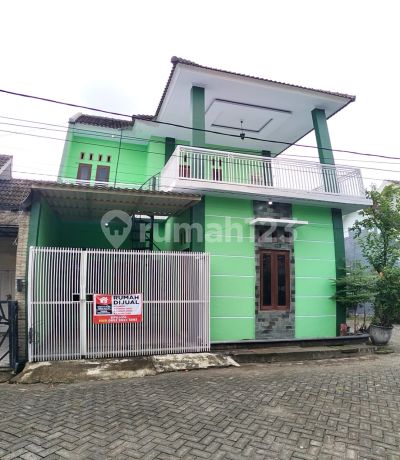 Rumah Hook 2 Lantai, SHM, Dekat Taman, Akses Tol, Masjid, di Lingkungan Asri di Mojokerto Rumah Hook 2 Lantai, SHM, Dekat Taman, Akses Tol, Masjid, di Lingkungan Asri di Mojokerto