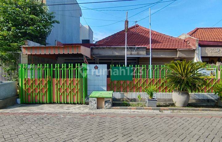 Rumah Manyar Tirtoyoso Kondisi Bagus Terawat Dengan Row 3 Mobil Hadap Selatan. Dekat Merr Kampus, Sekolah Petra