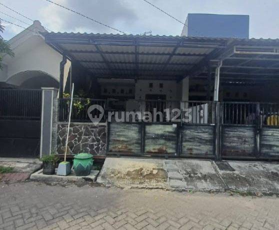 Rumah Modern Minimalis Kondisi Terawat Dan Siap Huni. Cocok Untuk Rumah Huni, Kos. Row 2 Mobil. Hadap Selatan. Dekat Upn, Merr, Oerr, Tol, Bandara Juanda, Rs. Surabaya Timur