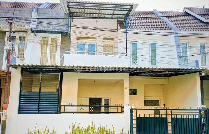 Rumah di Perum Sentra Point Rungkut Bagus Terawat Siap Huni Modern Minimialis Dengan One Gate System. Hadap Timur. Roe Jalan 2,5 Mobil. Dekat Merr, Oerr, Upn, Tol, Bandara Juanda