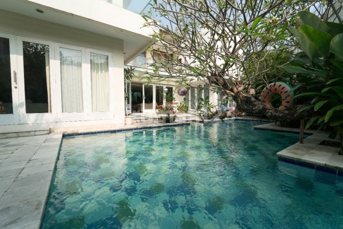 Pondok Indah House, Minimal Renovation, Wide Road Access Pondok Indah House, Minimal Renovation, Wide Road Access