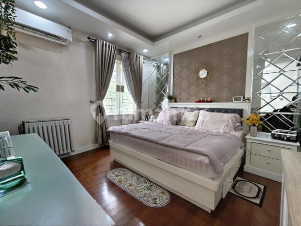 Rumah Furnished Luas, Asri & Strategis di Meruya Residence – Jakarta Barat 