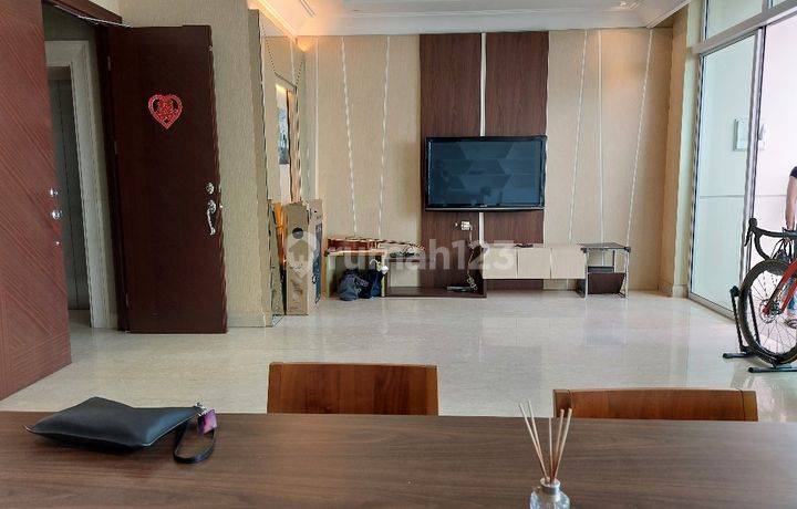 Apartement Pakubuwono View Mid Floor 3 BR Semi Furnished