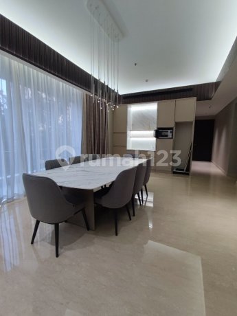 Apartment 4 BR Furnished Pakubuwono Spring, rare unit Apartment 4 BR Furnished Pakubuwono Spring, rare unit