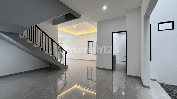 For Sale Brand New Minimalist Model House In Alam Sutera Tangerang Size 10x19m² 2 Floors SHM Ready to Live In Beautiful Environment Best Price!!
