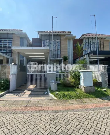 Rumah Modern di Lokasi Premium Villa Puncak Tidar Rumah Modern di Lokasi Premium Villa Puncak Tidar