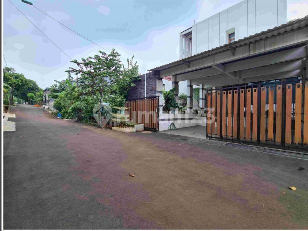 Di Jual Rumah Di Perumahan Kowilhan, Dekat Setu Cilangkap Jaktim.*lt 250 M.lb 300 M. (2 Lantai).surat Shm, Imb.5 Kamar Tdr.4 Kmr Mandi(3 Kmr Mandi Dlm).1 Ruang Pakaian.1 Kamar Art.1 Kamar Mandi Art.2 Ruang Keluarga.dapur Bersih.dapur Kotor.garasi 2 Mobill