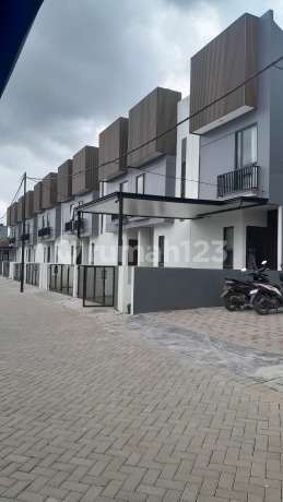 Rumah 2 Lantai Siap Huni dan Lokasi Strategis di Permata Tangerang Rumah 2 Lantai Siap Huni dan Lokasi Strategis di Permata Tangerang