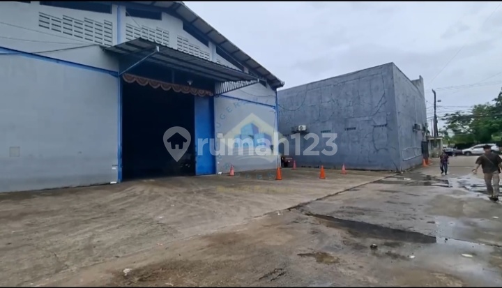 Pergudangan Cikande di Jalan Raya Pantura Serang Banten Pergudangan Cikande di Jalan Raya Pantura Serang Banten
