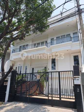 Ready-to-Occupy House in Pluit Sakti, Very Strategic Location Ready-to-Occupy House in Pluit Sakti, Very Strategic Location