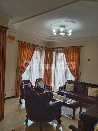 Rumah bagus strategis dekat pusat bisnis di Pejaten Barat Indah