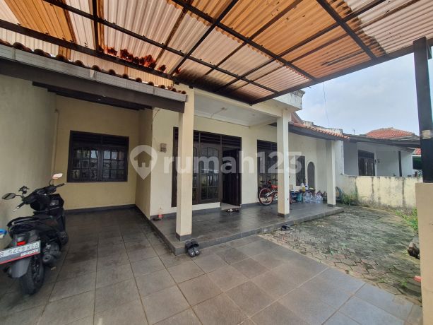 For Sale: 2-Story House with 5 Bedrooms, Good Condition, Near Toll Road in Patria Jaya Housing, Bekasi. For Sale: 2-Story House with 5 Bedrooms, Good Condition, Near Toll Road in Patria Jaya Housing, Bekasi.