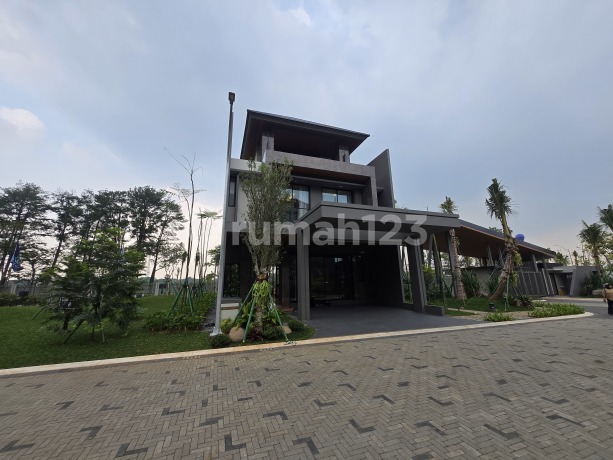 For Sale: 3-Story Luxury House in Gading Serpong, Tangerang, Lake View of Matera Lake Side For Sale: 3-Story Luxury House in Gading Serpong, Tangerang, Lake View of Matera Lake Side