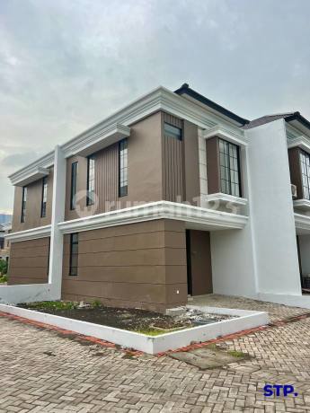 Rumah Baru Regency One Eastpoint Posisi Hoek Dekat Pakuwon City Rumah Baru Regency One Eastpoint Posisi Hoek Dekat Pakuwon City