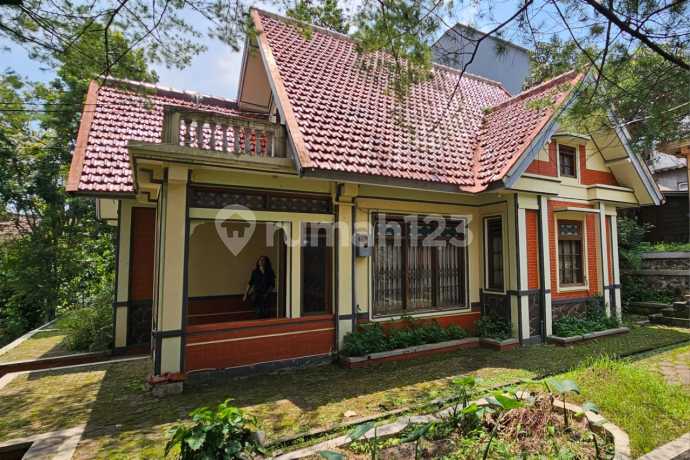 Classic  Victorian style home Jl Ters Sutami