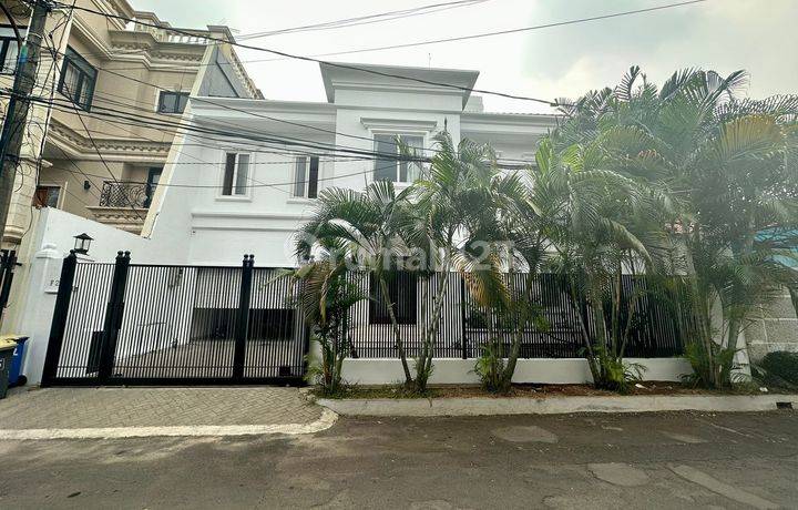 Rumah 2 Lantai di Executive Paradise, Jakarta Selatan
