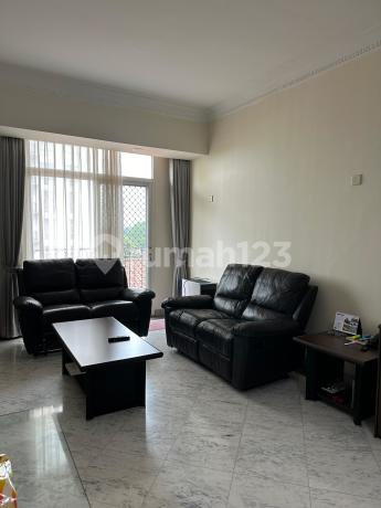 Apartement Apartemen Eksekutif Menteng 3 BR Semi Furnished Bagus