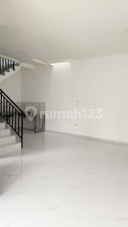 Rumah Gress Unit di Metland Puri Tangerang Strategis Nego