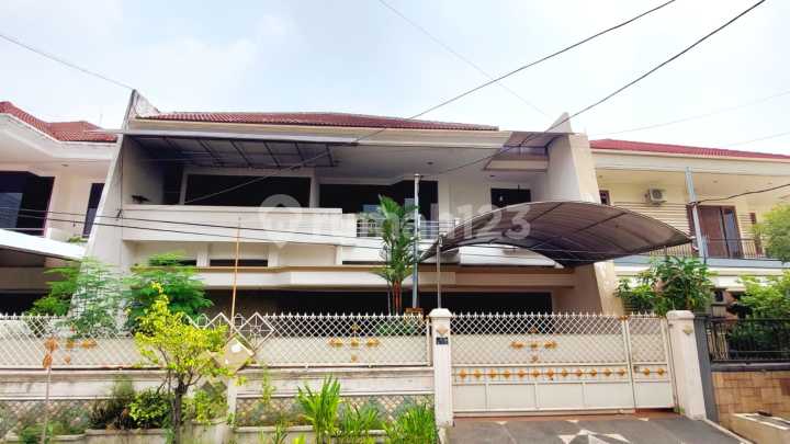 Dijual Rumah Lokasi Elit One Gate di Dharmahusada Permai 2 Lantai